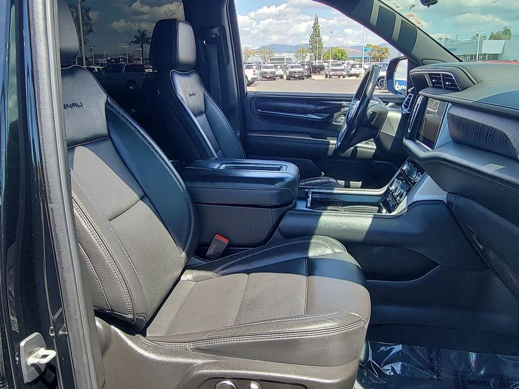 Used 2021 GMC Yukon XL Denali w/ Denali Premium Package image 29