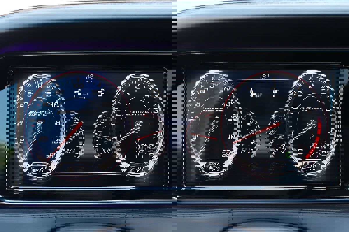 Used 2015 Mercedes-Benz S 63 AMG 4MATIC Sedan w/ Driver Assistance Package image 95