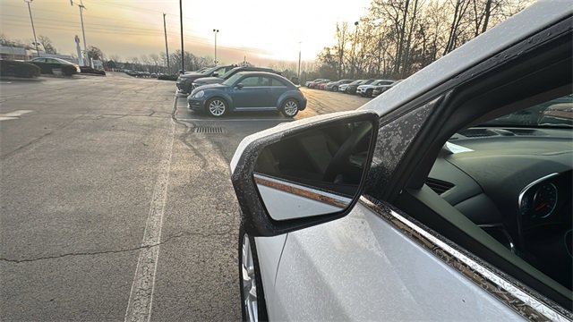 Used 2024 Chevrolet Equinox LT image 36