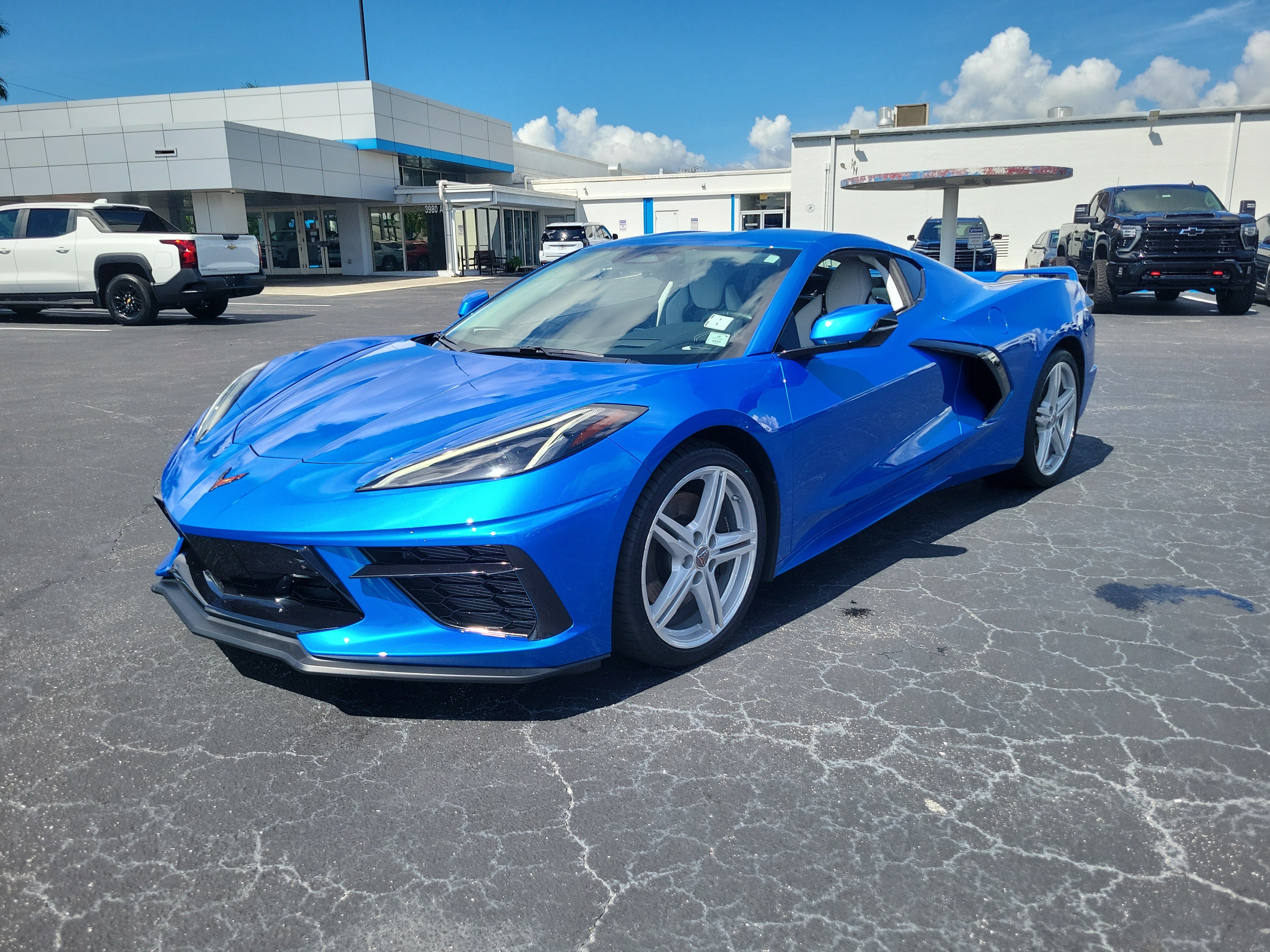Used 2024 Chevrolet Corvette Stingray Premium Cpe w/ Z51 Performance Package RWD image 2