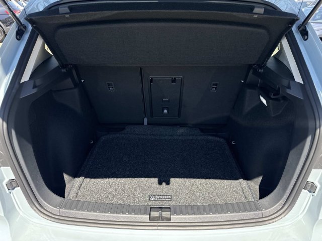 New 2026 Volkswagen Taos SE FWD image 28