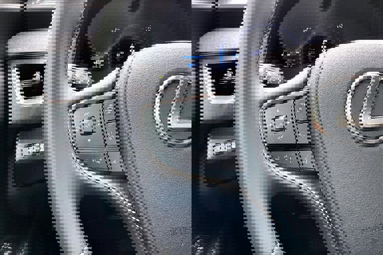 Used 2025 Lexus UX 300h FWD image 24