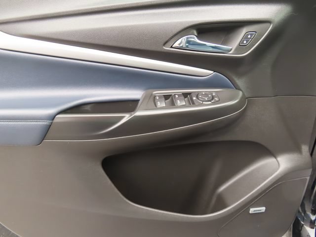 Used 2023 Chevrolet Bolt EUV Premier w/ Sun & Sound Package FWD image 11