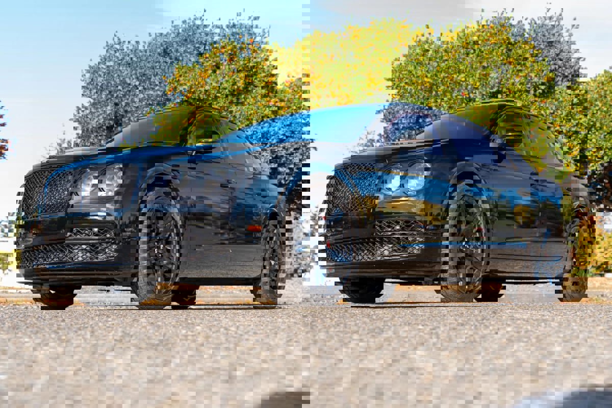 Used 2015 Bentley Flying Spur V8 image 24