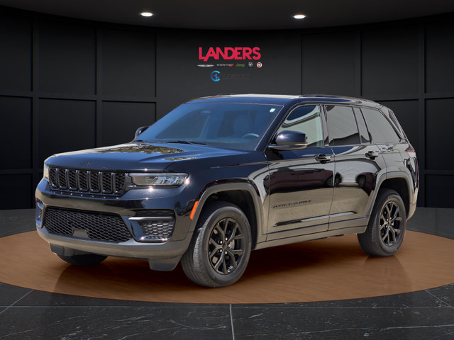 Used 2025 Jeep Grand Cherokee Altitude