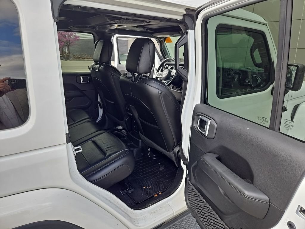 Used 2020 Jeep Wrangler Unlimited Sahara AWD/4WD image 19