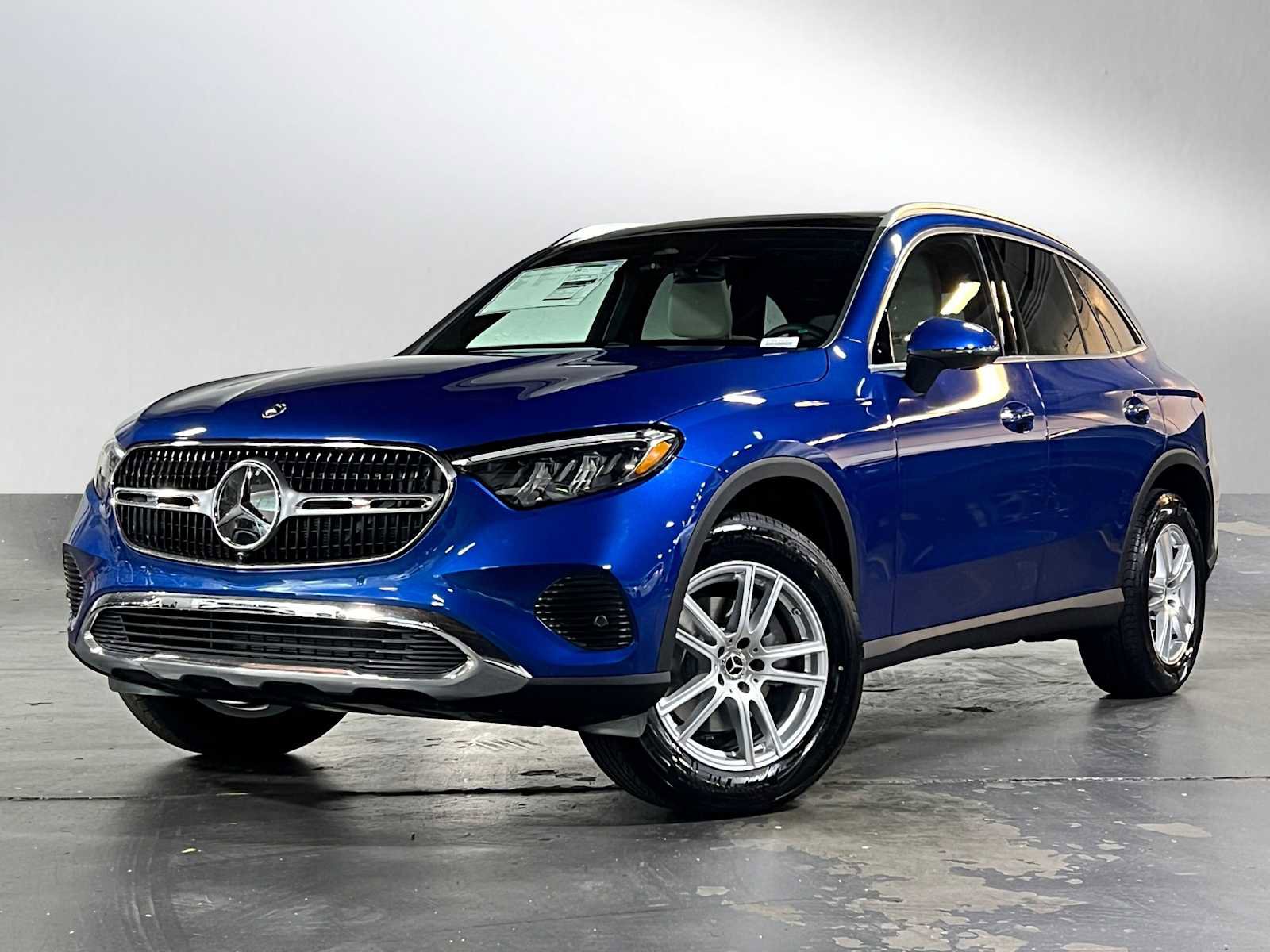 New 2025 Mercedes-Benz GLC 300 4MATIC image 3