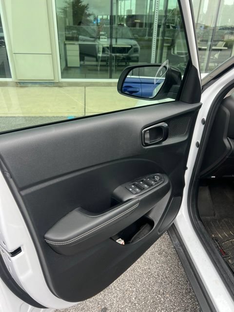 Certified 2024 Hyundai Venue Limited FWD image 3