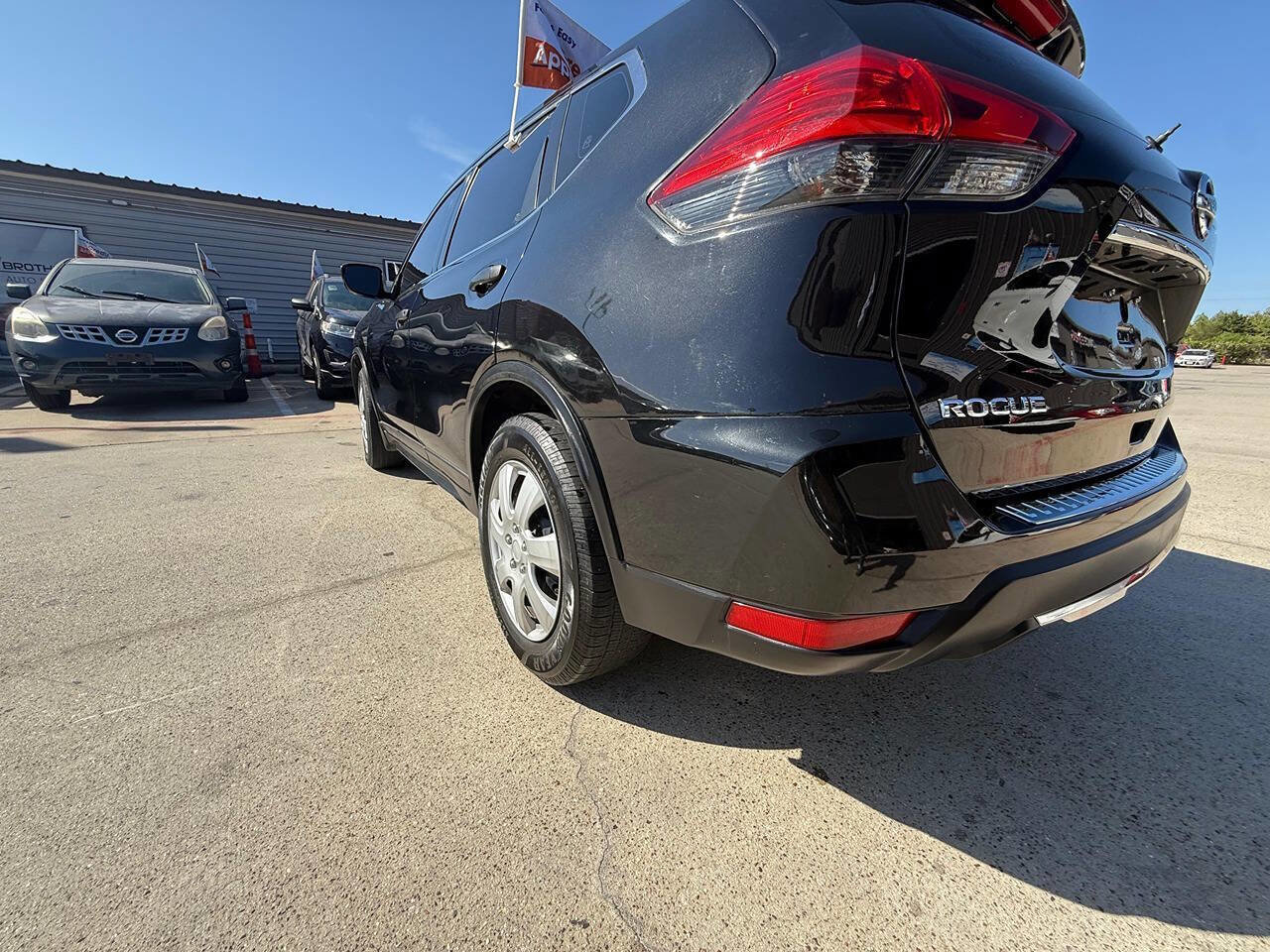 Used 2017 Nissan Rogue S image 17