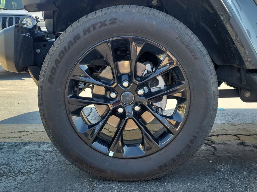 Certified 2025 Jeep Wrangler Unlimited Sahara AWD/4WD image 5