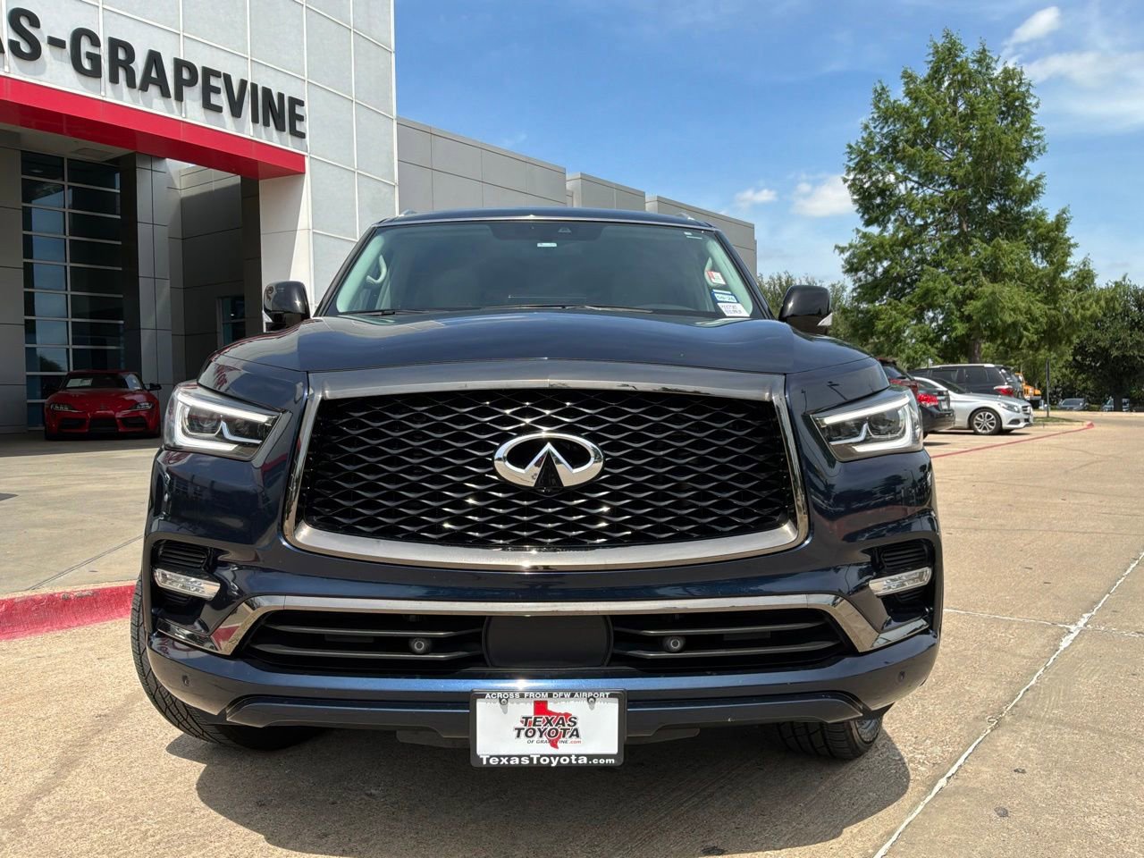 Used 2023 INFINITI QX80 Premium Select w/ Cargo Package AWD/4WD image 3