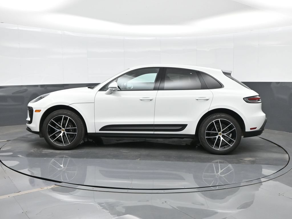 Certified 2023 Porsche Macan AWD/4WD image 2