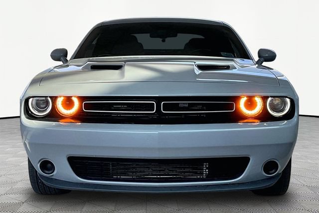 Used 2020 Dodge Challenger SXT RWD video 2