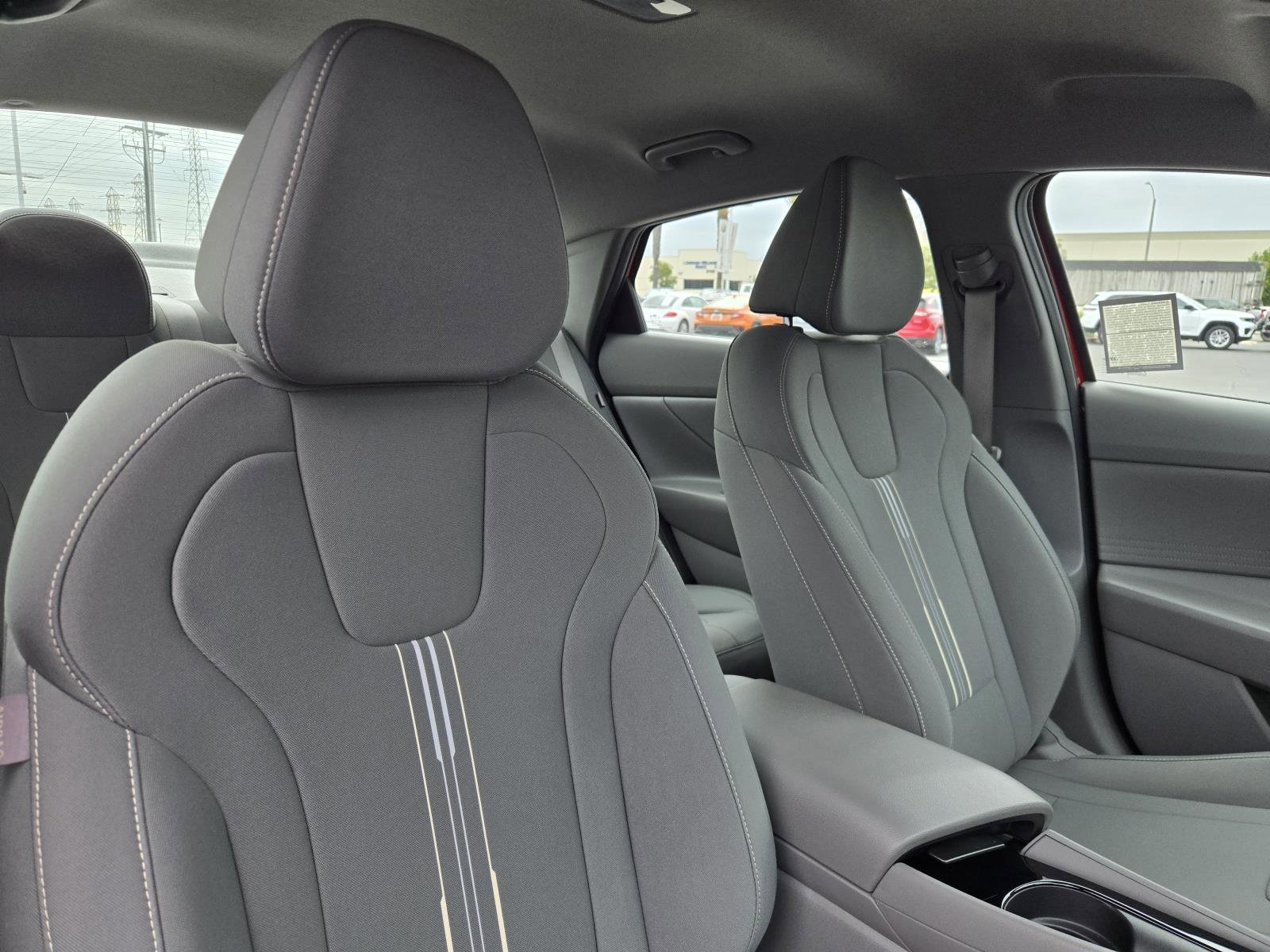 Used 2024 Hyundai Elantra Blue image 31