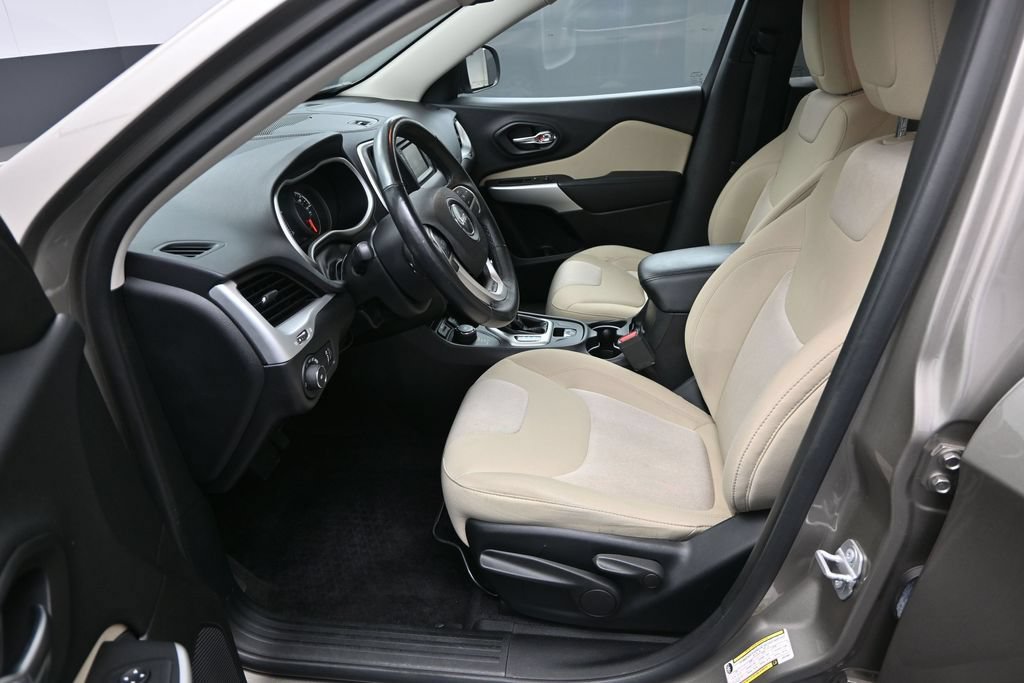 Used 2018 Jeep Cherokee Latitude w/ Cold Weather Group AWD/4WD image 14