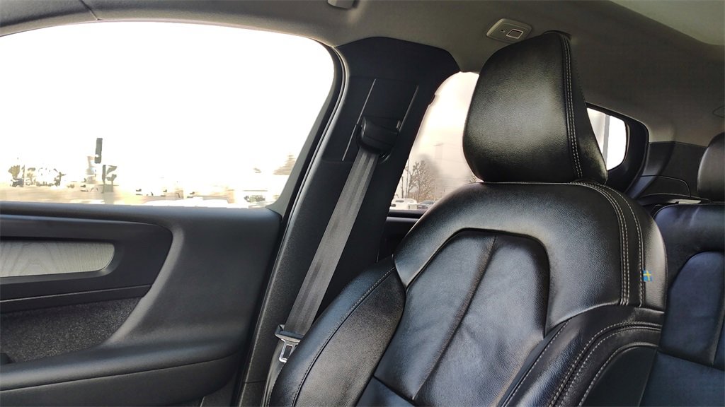 Certified 2023 Volvo XC40 B5 Plus w/ Driver Assist Package image 23