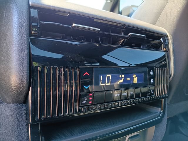 Used 2023 Jeep Wagoneer Series II AWD/4WD image 26
