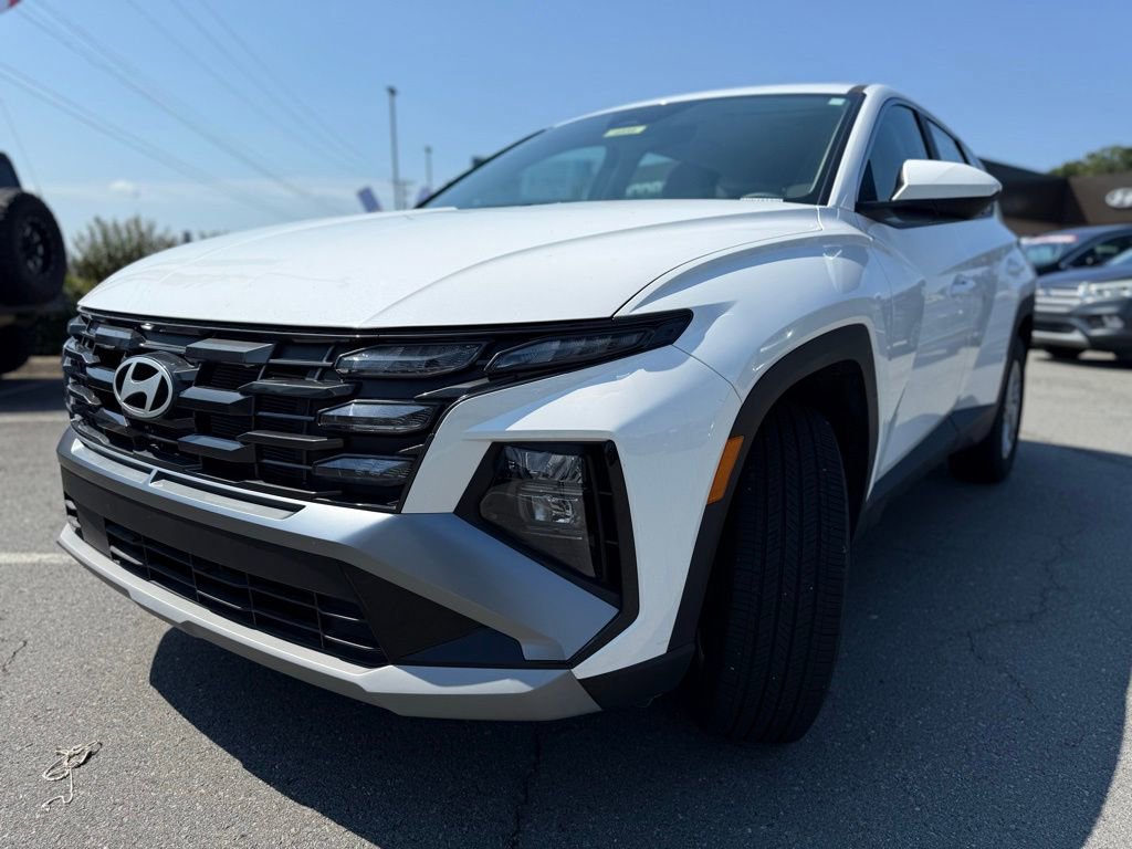 Used 2025 Hyundai Tucson SE image 3