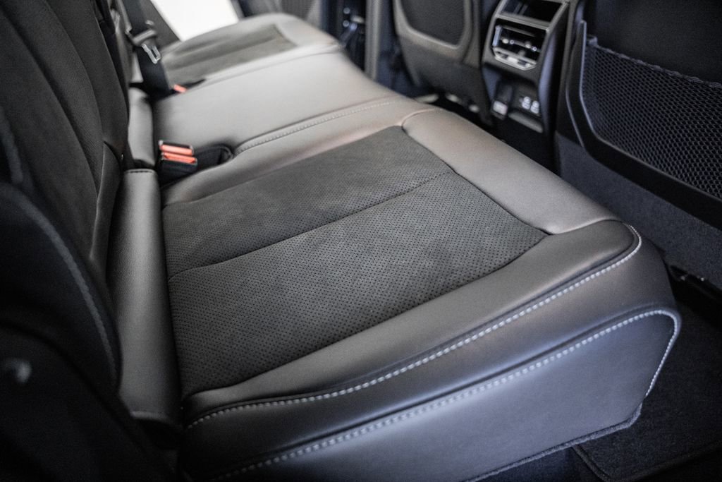 New 2025 Jeep Grand Cherokee Altitude image 30