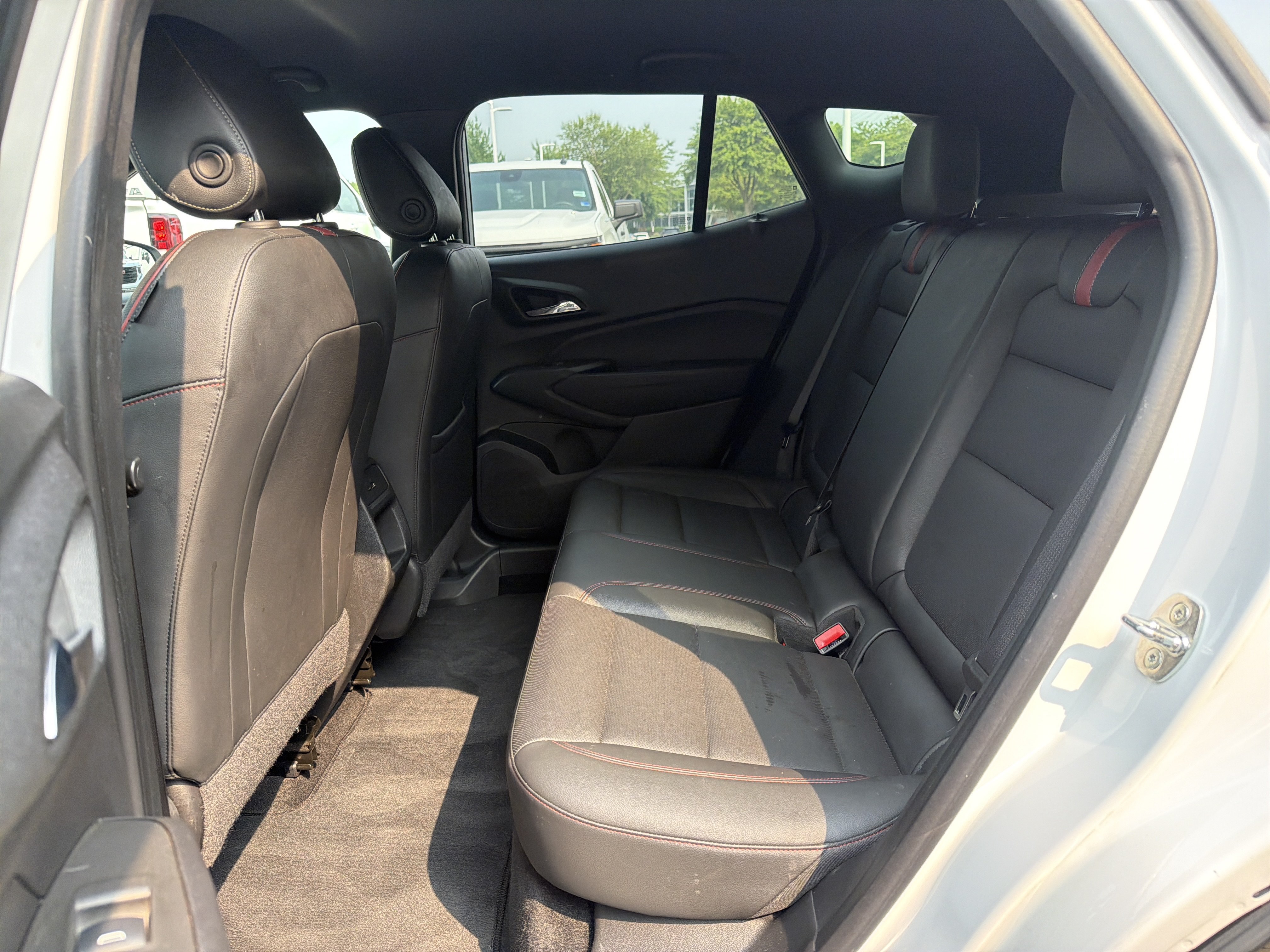 Used 2024 Chevrolet Trax RS FWD image 32