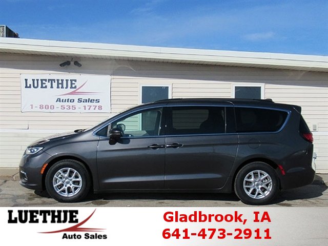 Used 2022 Chrysler Pacifica Touring-L FWD image 1