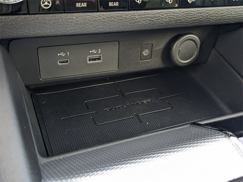 New 2025 Mitsubishi Outlander SEL image 24