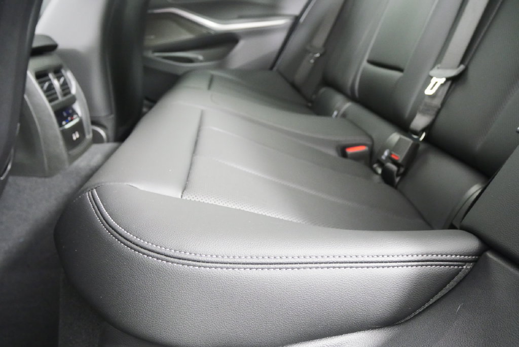 Used 2026 BMW 330i Sedan w/ M Sport Package RWD image 14