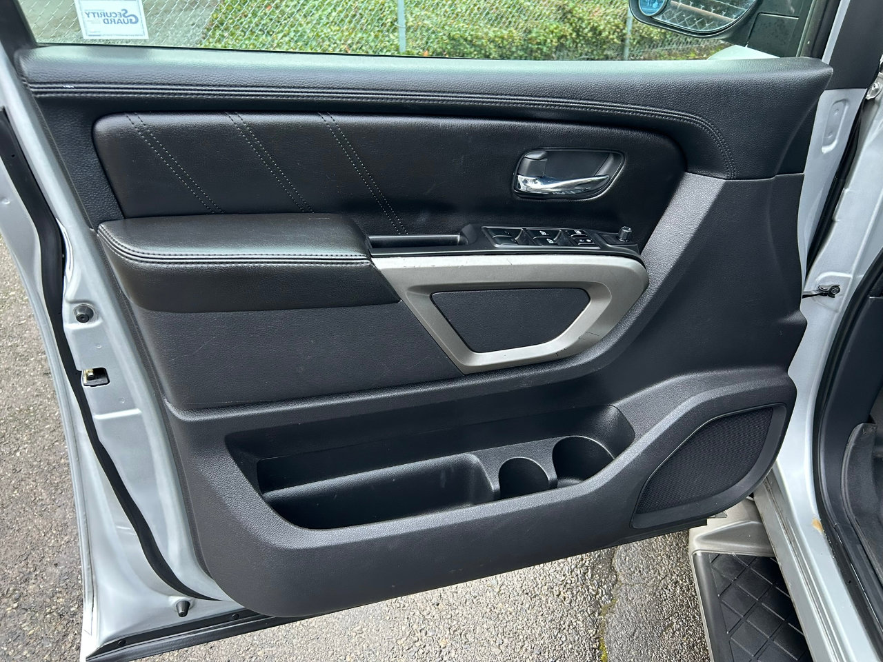 Used 2015 Nissan Armada SV image 9