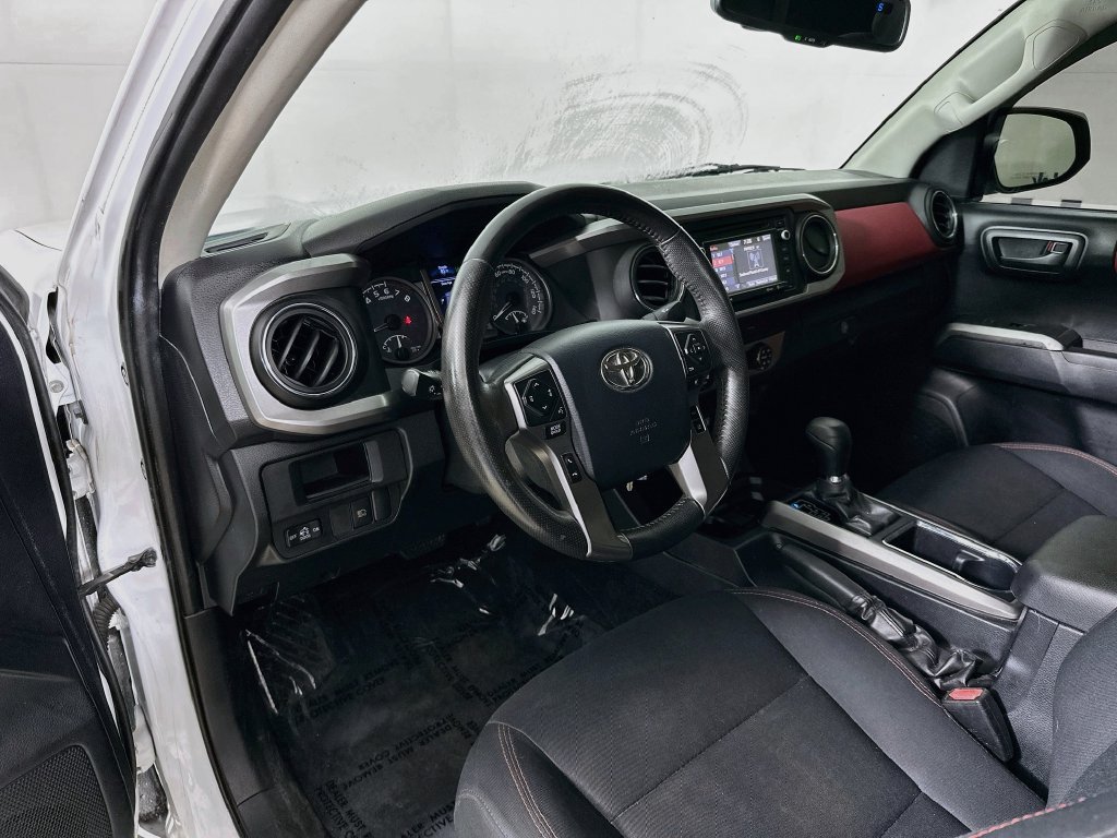 Used 2019 Toyota Tacoma SR5 AWD/4WD image 10