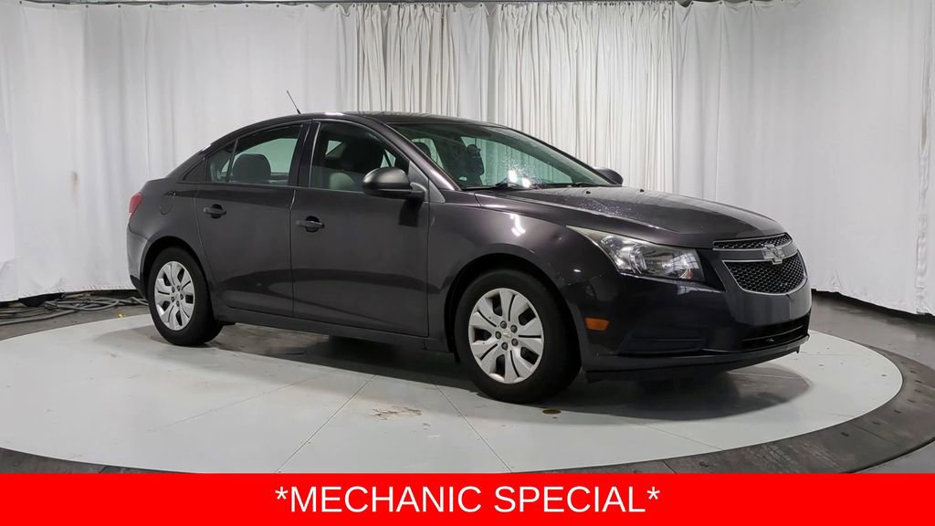 Used 2014 Chevrolet Cruze LS image 2