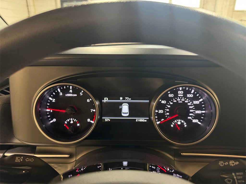 Used 2023 Kia Carnival LX image 16