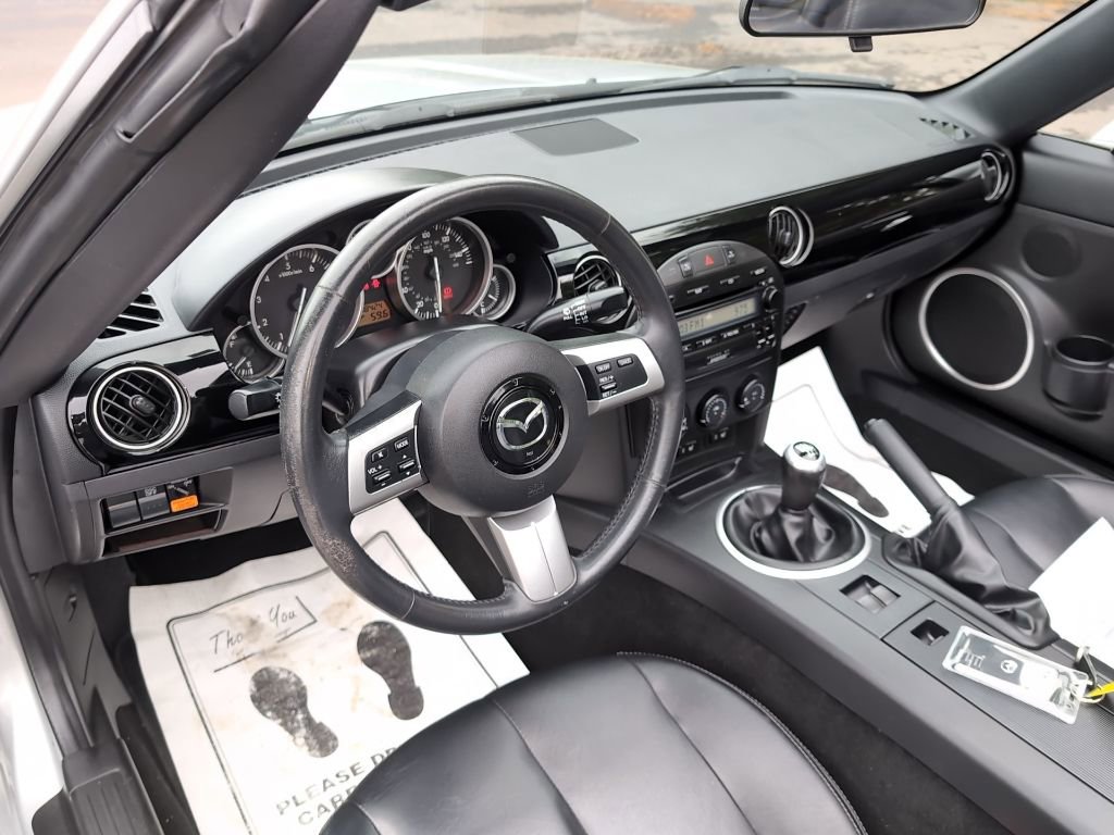 Used 2008 MAZDA MX-5 Miata Grand Touring w/ Premium Pkg RWD image 16
