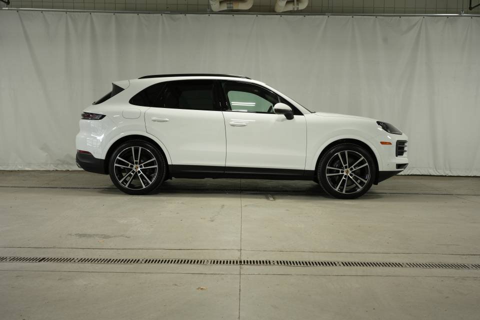 Certified 2026 Porsche Cayenne AWD/4WD image 8