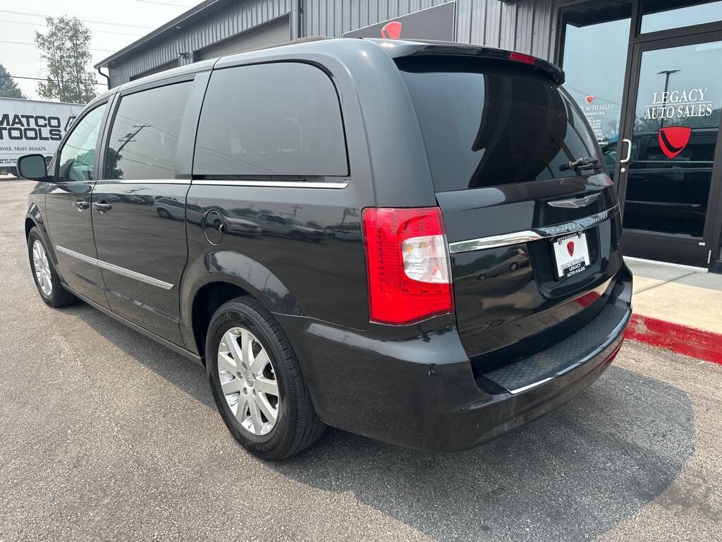 Used 2014 Chrysler Town & Country Touring FWD image 2