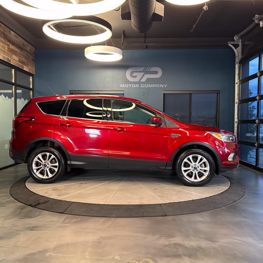 Used 2019 Ford Escape SE FWD image 2