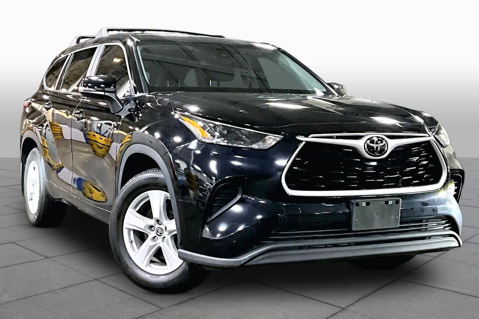 Used 2023 Toyota Highlander L AWD/4WD image 3