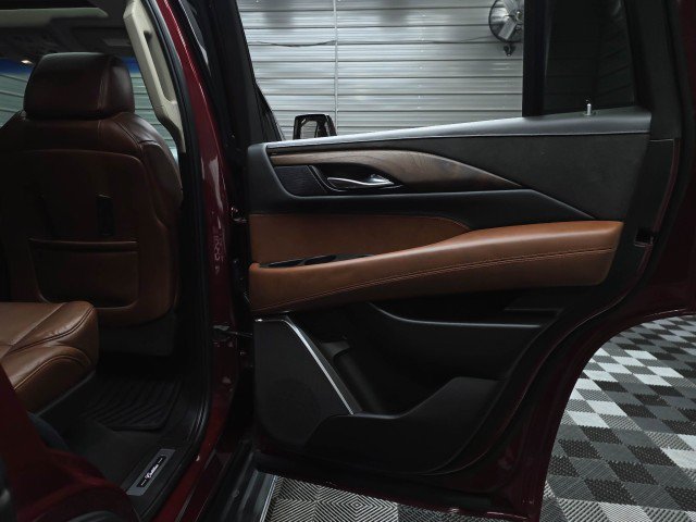 Used 2019 Cadillac Escalade Luxury AWD/4WD image 43