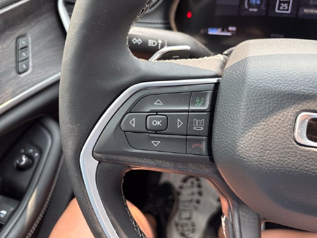 Used 2026 Jeep Grand Cherokee Limited AWD/4WD image 11