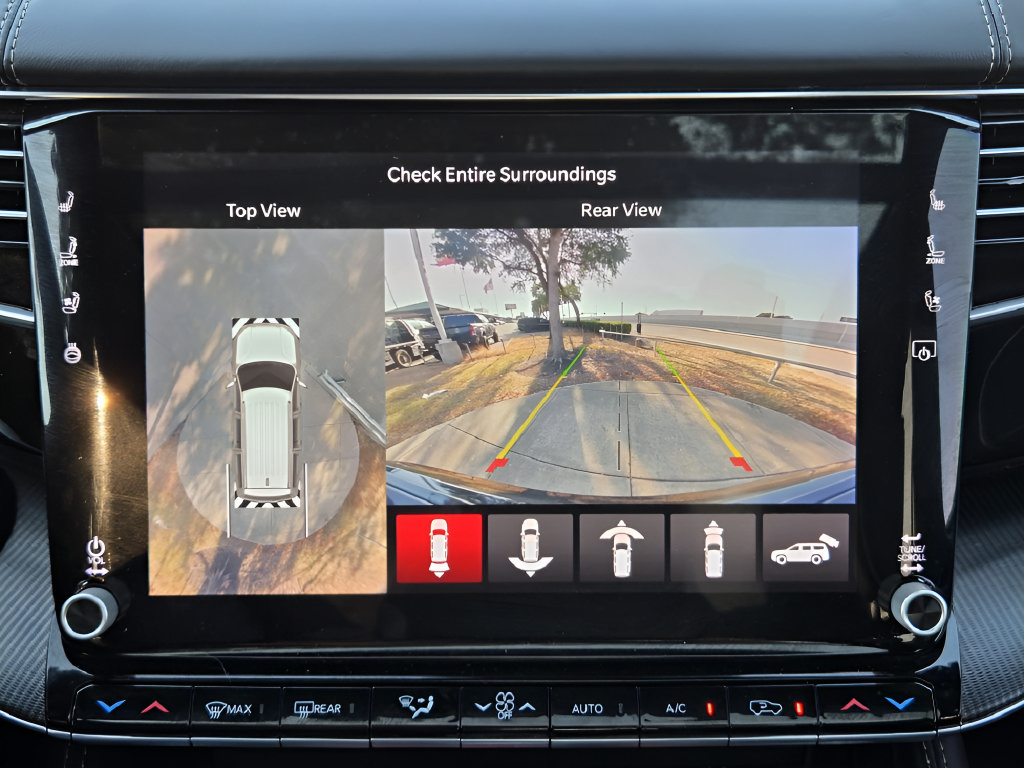 Used 2023 Jeep Grand Wagoneer Series II AWD/4WD image 16