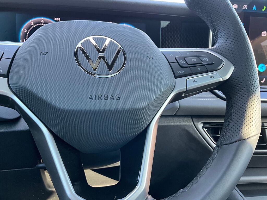 New 2025 Volkswagen Tiguan SE R-Line image 20