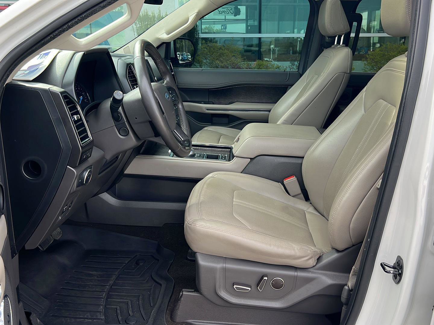 Used 2021 Ford Expedition Limited image 10