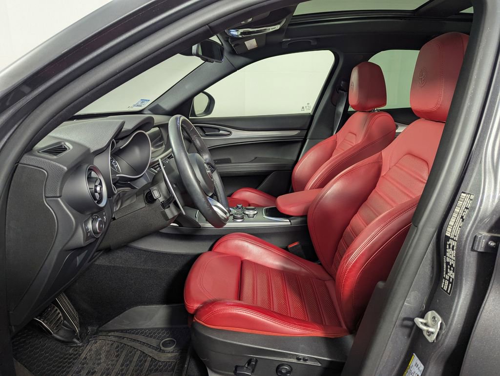 Used 2022 Alfa Romeo Stelvio Veloce image 4