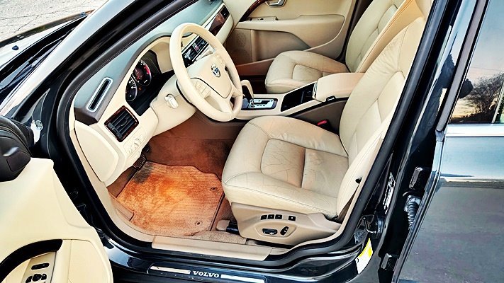 Used 2010 Volvo V70 image 14