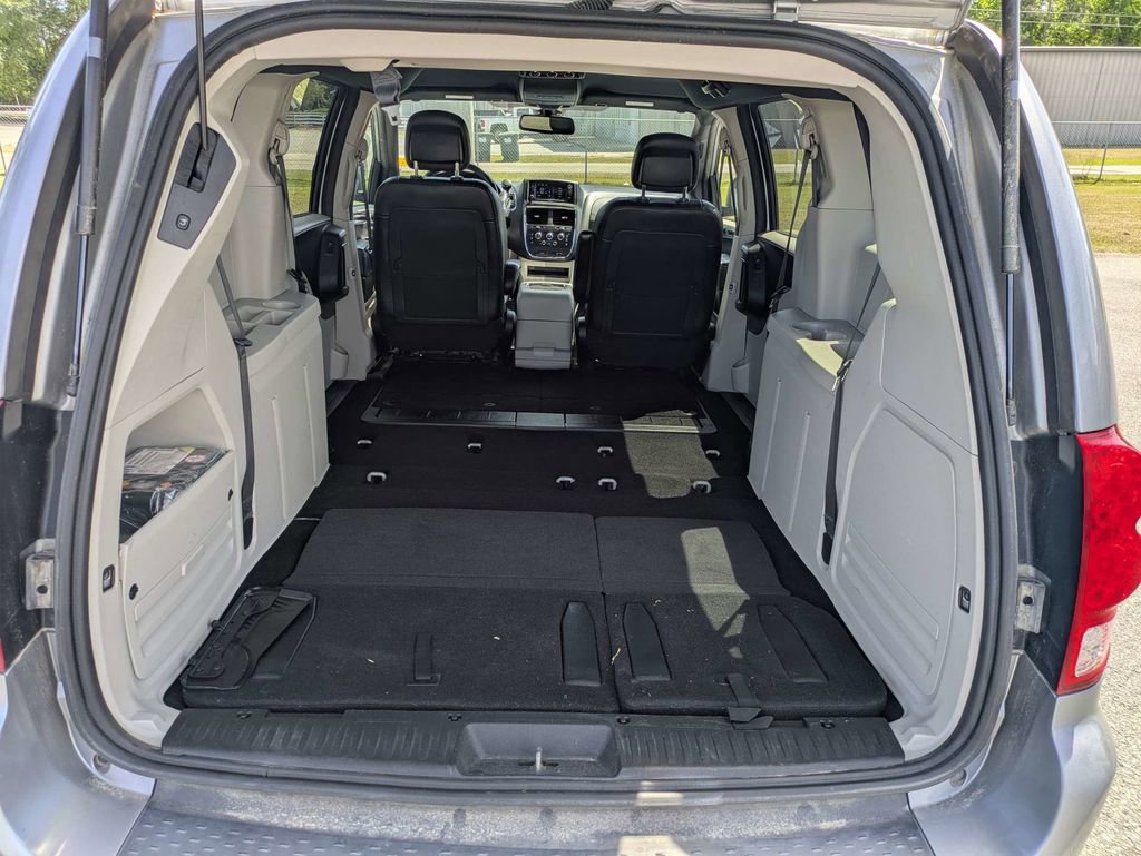 Used 2019 Dodge Grand Caravan SXT image 13