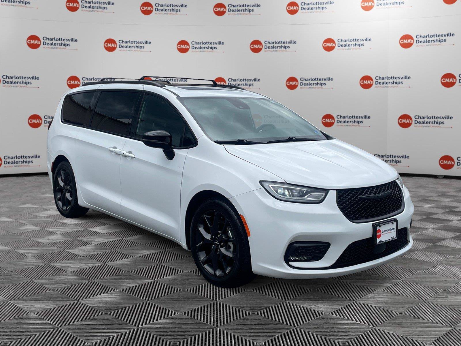 Used 2025 Chrysler Pacifica Limited FWD image 7