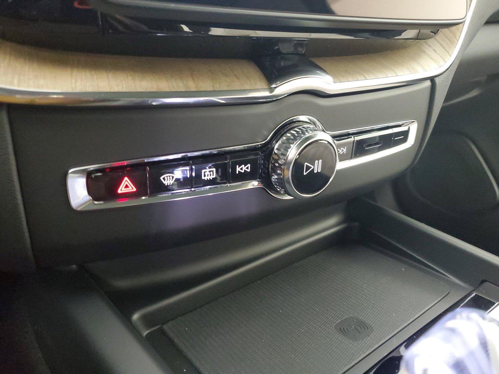 New 2027 Volvo XC60 B5 Plus AWD/4WD image 30