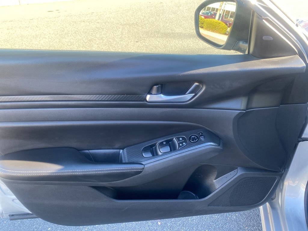 Used 2024 Nissan Altima 2.5 SV image 10