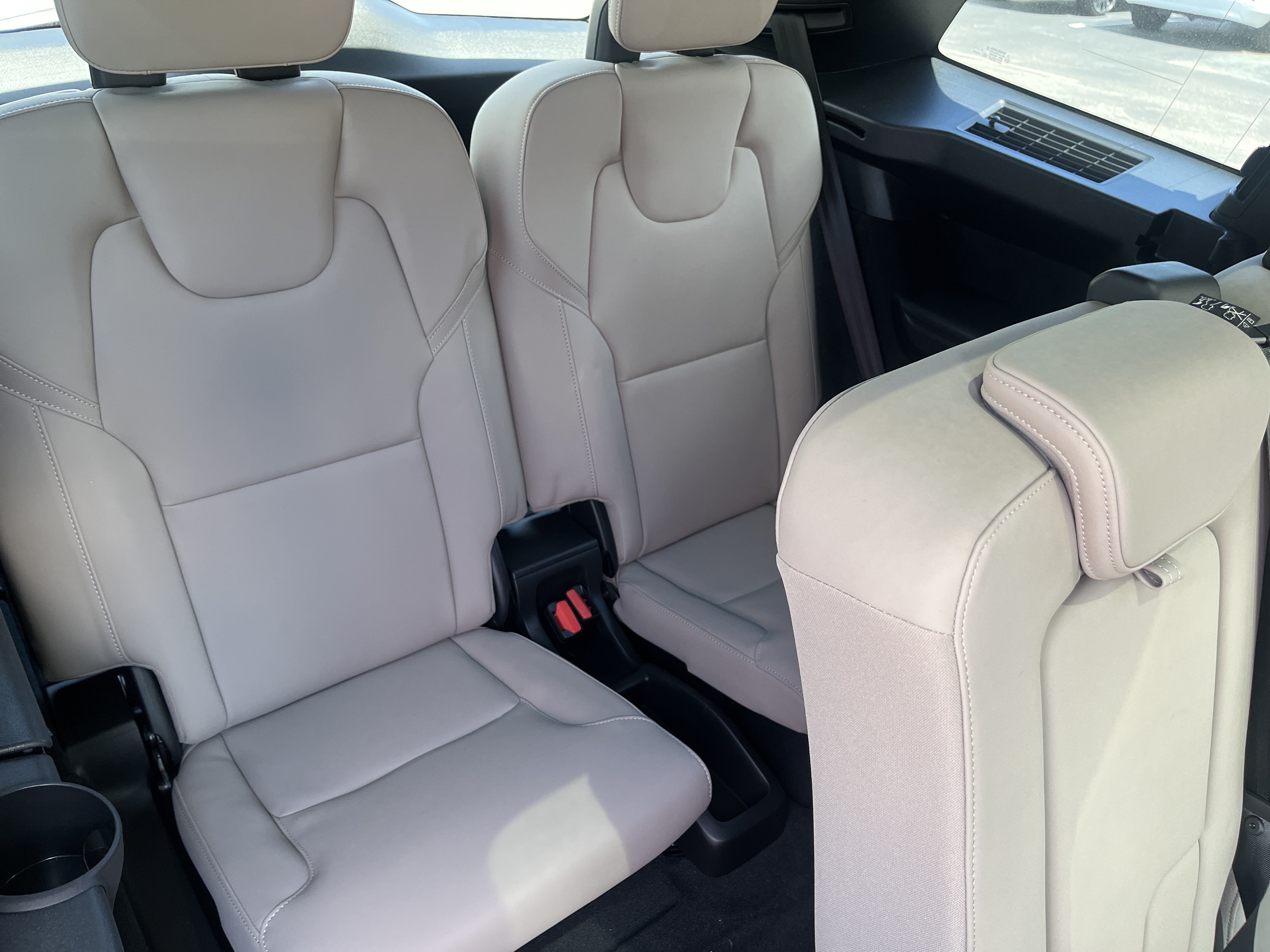 New 2026 Volvo XC90 B6 Plus w/ Protection Package Premier AWD/4WD image 9