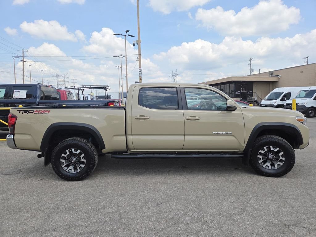 Used 2018 Toyota Tacoma TRD Off-Road AWD/4WD image 15