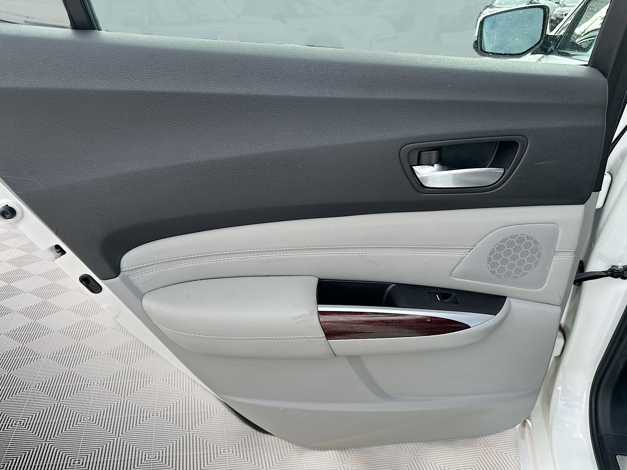 Used 2015 Acura TLX w/ Technology Package image 27